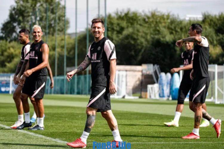 Messi lần đầu thể hiện “Ma thuật” tại PSG trong buổi tập đầu tiên