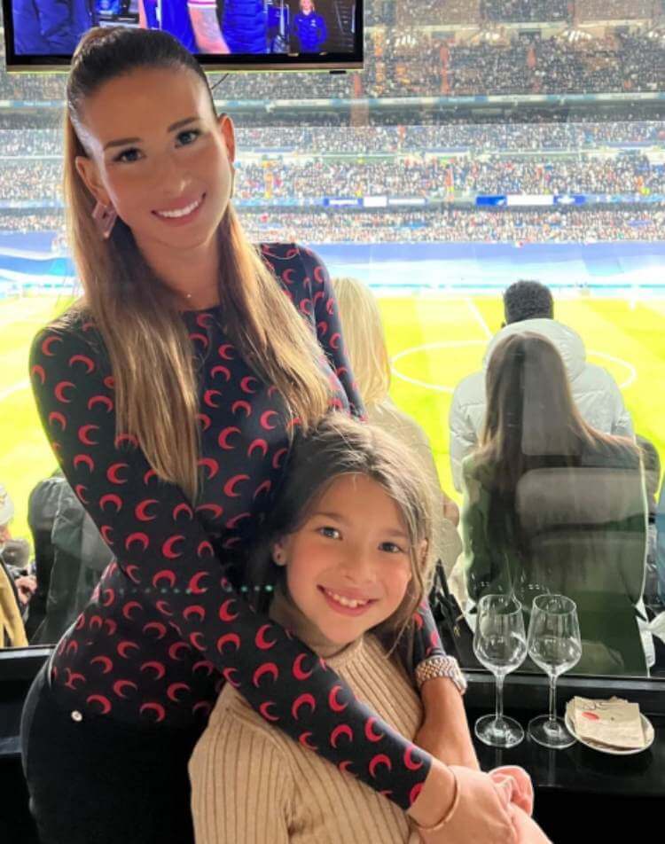 Chloe De Launay và con gái