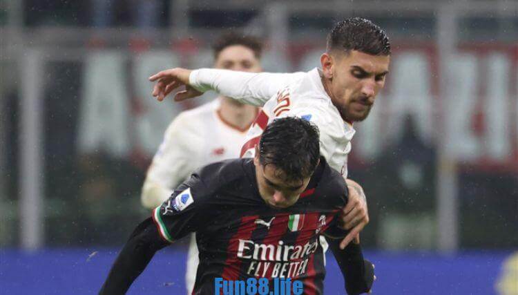 AC Milan để Roma cầm chân khó tin!