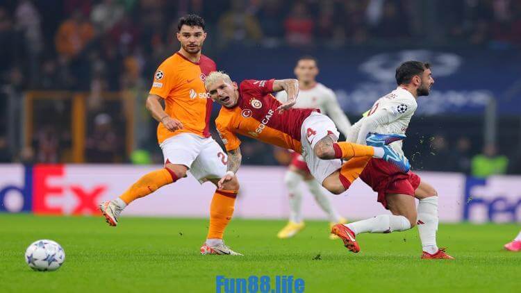 Man Utd nhận trái đắng trước Galatasaray